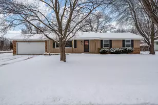 346 Whittemore Dr, South Beloit, IL 61080 - Photo 1