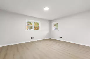 6402 East Dr, Loves Park, IL 61111 - Photo 9