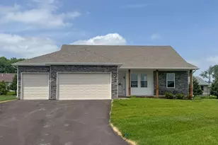827 Kenai Ct, Roscoe, IL 61073 - Photo 1