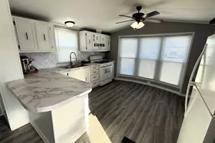 594 Park Ave, Belvidere, IL 61008 - Photo 3