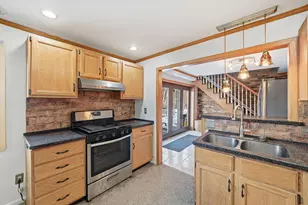 6961 Hiatt Dr, Rockford, IL 61114 - Photo 9