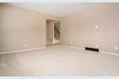 6747 Lynnhurst Lane, Roscoe, IL 61073 - Photo 11