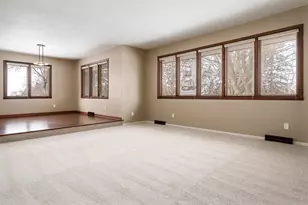 6747 Lynnhurst Ln, Roscoe, IL 61073 - Photo 9