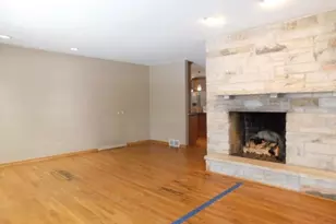 821 Tamarack Ln, Rockford, IL 61107 - Photo 3