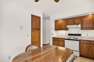 304 Trading Post Ct, Rockton, IL 61072 - Photo 5