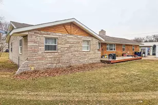 10582 Atwood Rd, Roscoe, IL 61073 - Photo 3