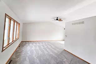 5927 Linden Rd, Rockford, IL 61108 - Photo 9
