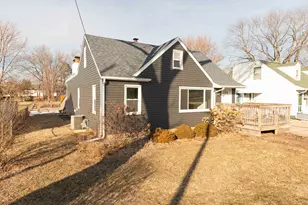 938 E Riverside Blvd, Loves Park, IL 61111 - Photo 3