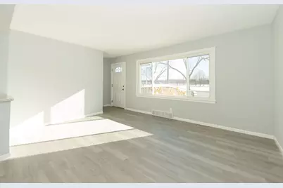 938 E Riverside Boulevard, Loves Park, IL 61111 - Photo 9