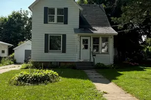 520 S Burchard Ave, Freeport, IL 61032 - Photo 1