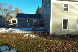 402 W Main St, Warren, IL 61087 - Photo 23