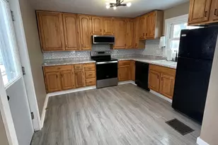 402 W Main St, Warren, IL 61087 - Photo 3