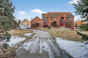 8306 E Crockett Rd, Roscoe, IL 61073 - Photo 5