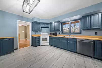 6466 Thorncrest Drive, Rockford, IL 61109 - Photo 13