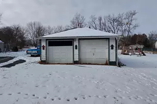 1020 S Oak Ave, Freeport, IL 61032 - Photo 5