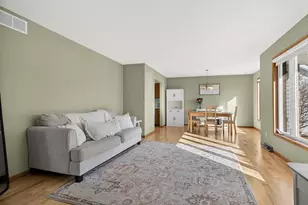 12909 Springhill Dr, Winnebago, IL 61088 - Photo 5