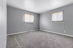 5860 Kirkwood Cir, Rockford, IL 61109 - Photo 9