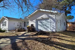 1442 S Blackhawk Ave, Freeport, IL 61032 - Photo 3