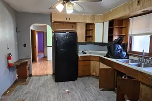 1442 S Blackhawk Ave, Freeport, IL 61032 - Photo 13