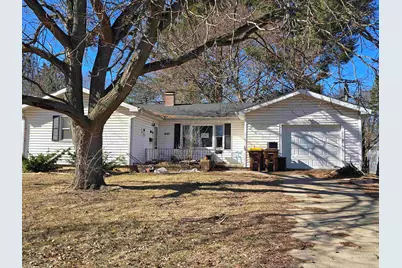 1442 S Blackhawk Avenue, Freeport, IL 61032 - Photo 1