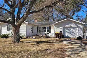 1442 S Blackhawk Ave, Freeport, IL 61032 - Photo 1