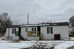 23 Pleasant Ln, Freeport, IL 61032 - Photo 1