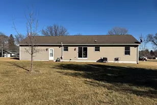 108 SW Lanark Ave, Lanark, IL 61046 - Photo 5