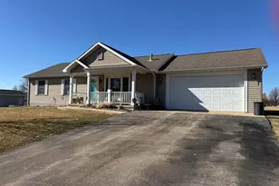 108 SW Lanark Ave, Lanark, IL 61046 - Photo 3