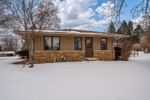 6747 Lynnhurst Ln, Roscoe, IL 61073 - Photo 5