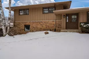 6747 Lynnhurst Ln, Roscoe, IL 61073 - Photo 3