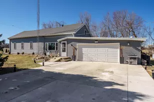 908 Hunter Rd, Caledonia, IL 61011 - Photo 3
