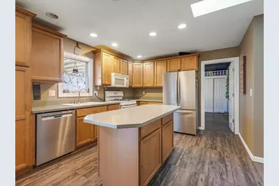 585 Knollwood Drive, Lake Summerset, IL 61019 - Photo 7