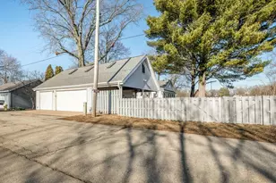 5165 Browns Beach Rd, Rockford, IL 61103 - Photo 59