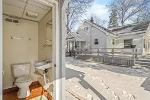 5165 Browns Beach Rd, Rockford, IL 61103 - Photo 11