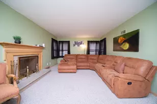 2710 Hickory Lawn Dr, Rockford, IL 61107 - Photo 17