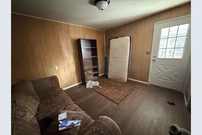 1211 S Caroll Avenue, Freeport, IL 61032 - Photo 9