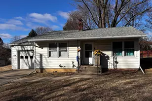 1718 S Cedar Ave, Freeport, IL 61032 - Photo 1