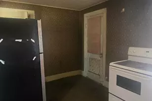 201 W 2nd St, Leaf River, IL 61047 - Photo 5