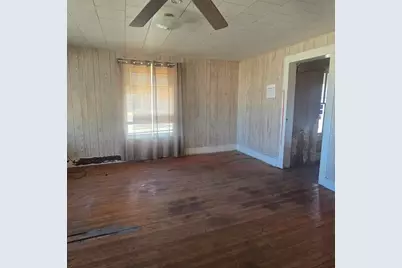 201 W 2nd Street, Leaf River, IL 61047 - Photo 5