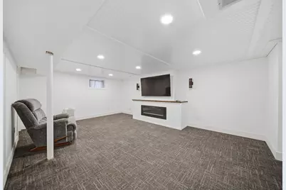 838 N Dement, Dixon, IL 61021 - Photo 13