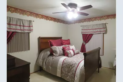 638 S Carthage Drive, Freeport, IL 61032 - Photo 11