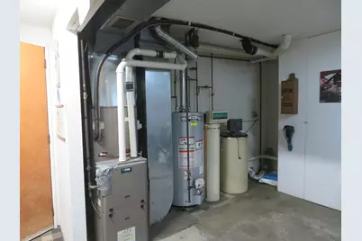 638 S Carthage Drive, Freeport, IL 61032 - Photo 17