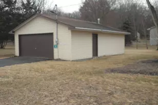 105 E Oakwood Dr, Byron, IL 61010 - Photo 7