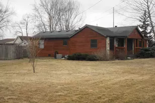 105 E Oakwood Dr, Byron, IL 61010 - Photo 5