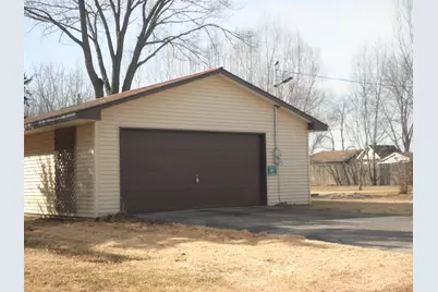 105 E Oakwood Drive, Byron, IL 61010 - Photo 9