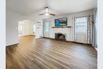 1529 W Logan Street, Freeport, IL 61032 - Photo 5