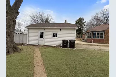 1529 W Logan Street, Freeport, IL 61032 - Photo 29