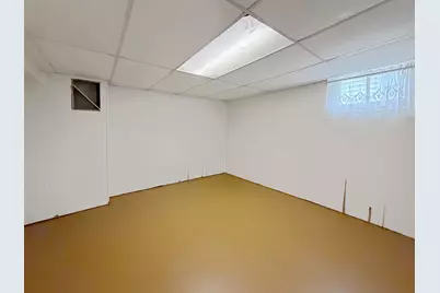 1529 W Logan Street, Freeport, IL 61032 - Photo 23