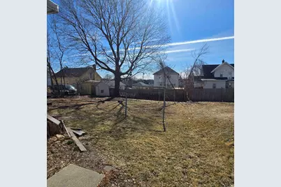 807-809 W Pleasant Street, Freeport, IL 61032 - Photo 3