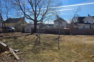 807-809 W Pleasant St, Freeport, IL 61032 - Photo 3